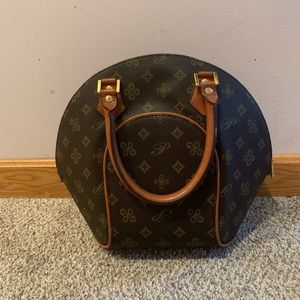 BROWN AND TAN PURSE 🤎